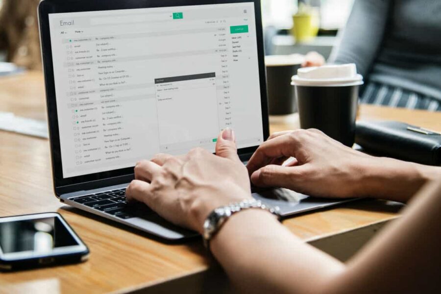Como encontrar cursos gratuitos para estudar pela internet
