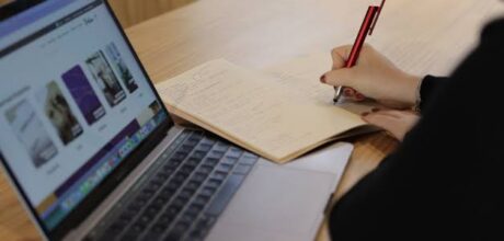 Quais cursos online podem ajudar a melhorar o currículo profissional